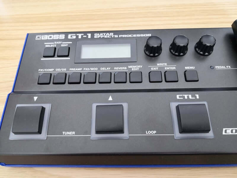 BOSS GT-1のツマミやボタン